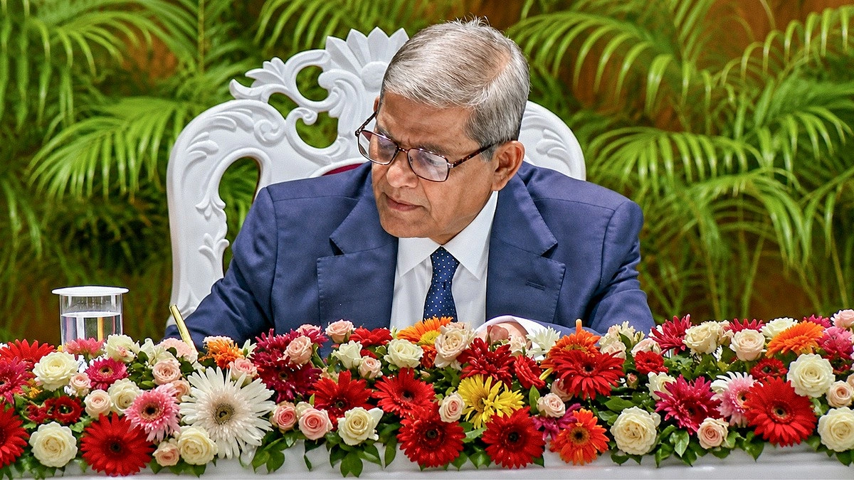 একসময়ের শিক্ষক, এবার জাতির অভিভাবক