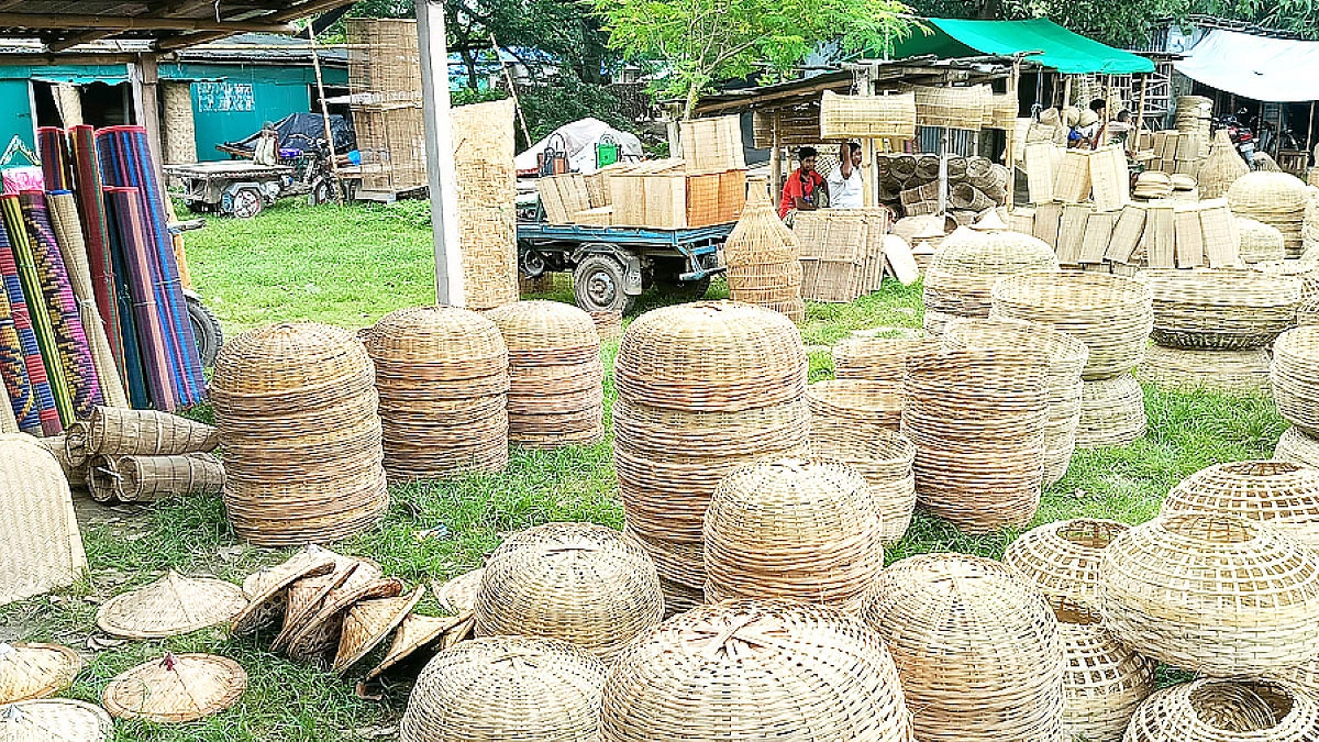 প্লাস্টিকের দাপটে কোণঠাসা বাঁশ-বেত পণ্য
