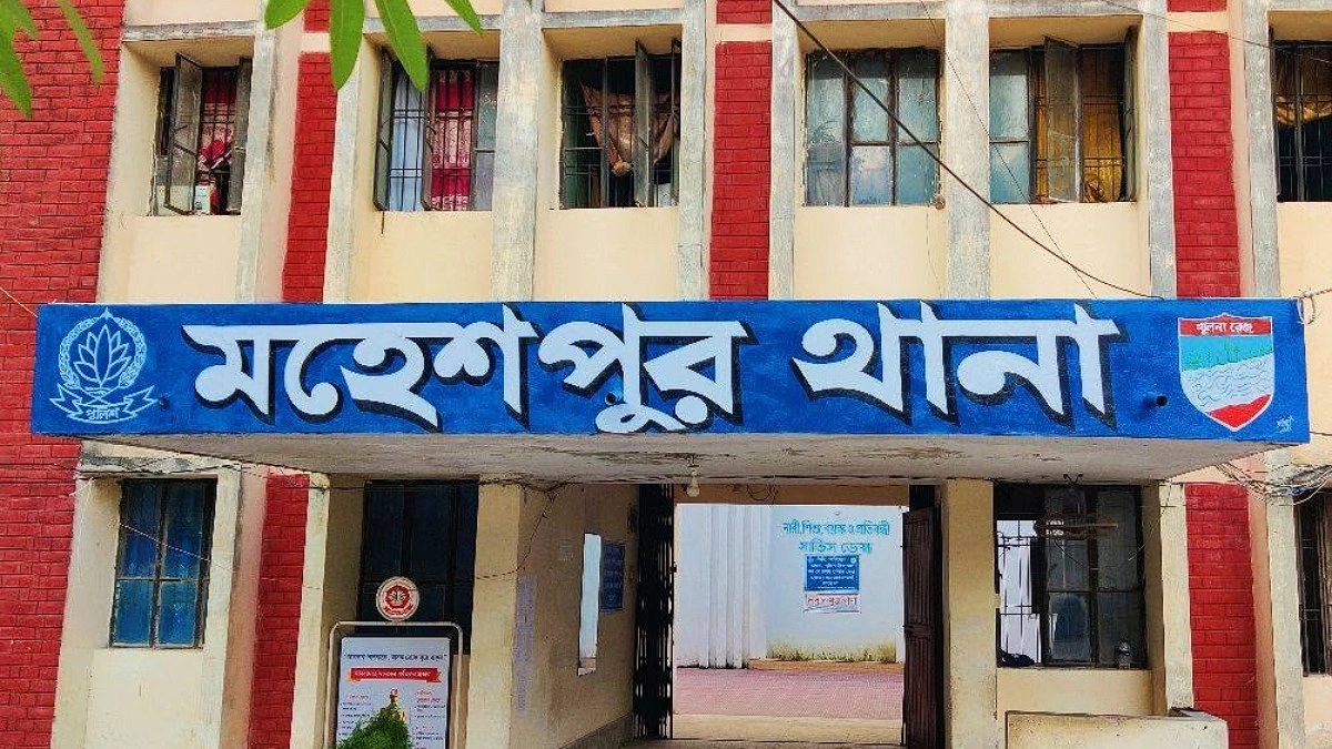 নেশার টাকা না পেয়ে মাকে কুপিয়ে হত্যার অভিযোগ