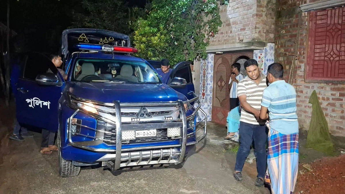 বাড়ি ফেরার পথে সাবেক ইউপি সদস্যকে কুপিয়ে হত্যা