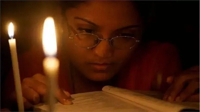 দেশের বিভিন্ন এলাকায় লোডশেডিং বেড়েছে বলে অভিযোগ অনেকের (প্রতীকী ছবি)