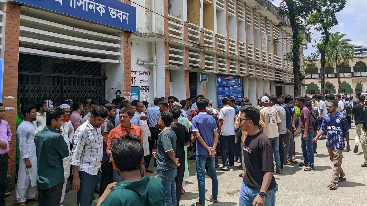 উপাধ্যক্ষ পদে যোগদান নিয়ে ছাত্রদের দুই গ্রুপে হাতাহাতি
