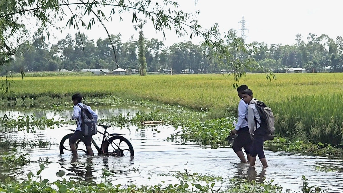 নতুনের জন্য পুরনোটি ভেঙে কালভার্টহীন পাঁচ গ্রাম