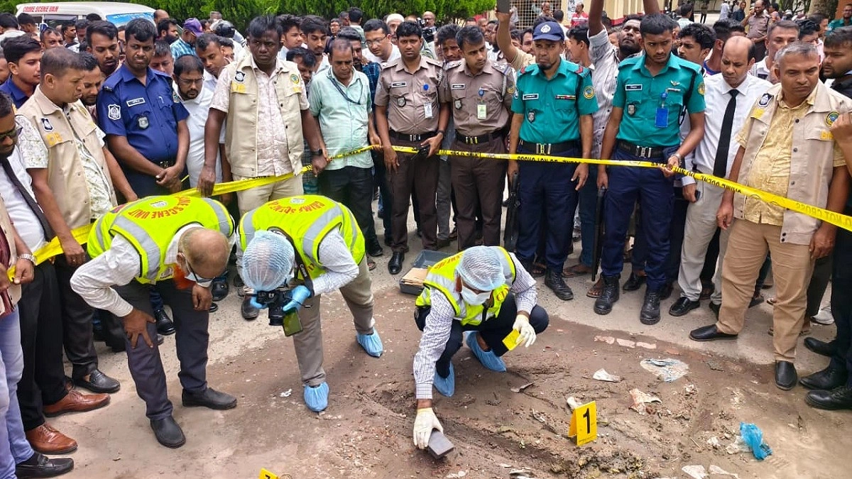 বরিশাল আদালত প্রাঙ্গণে হঠাৎ বিস্ফোরণ, তদন্তে পুলিশ