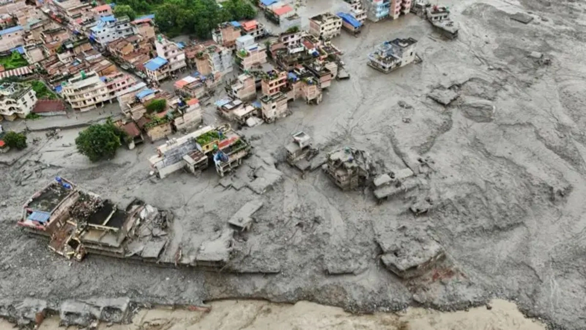 ছবিতে নেপালের বন্যায় ধ্বংসযজ্ঞের চিহ্ন