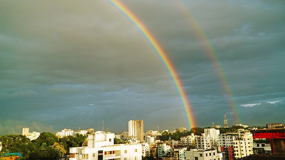চট্টগ্রামের আকাশে উজ্জ্বল রঙধনু