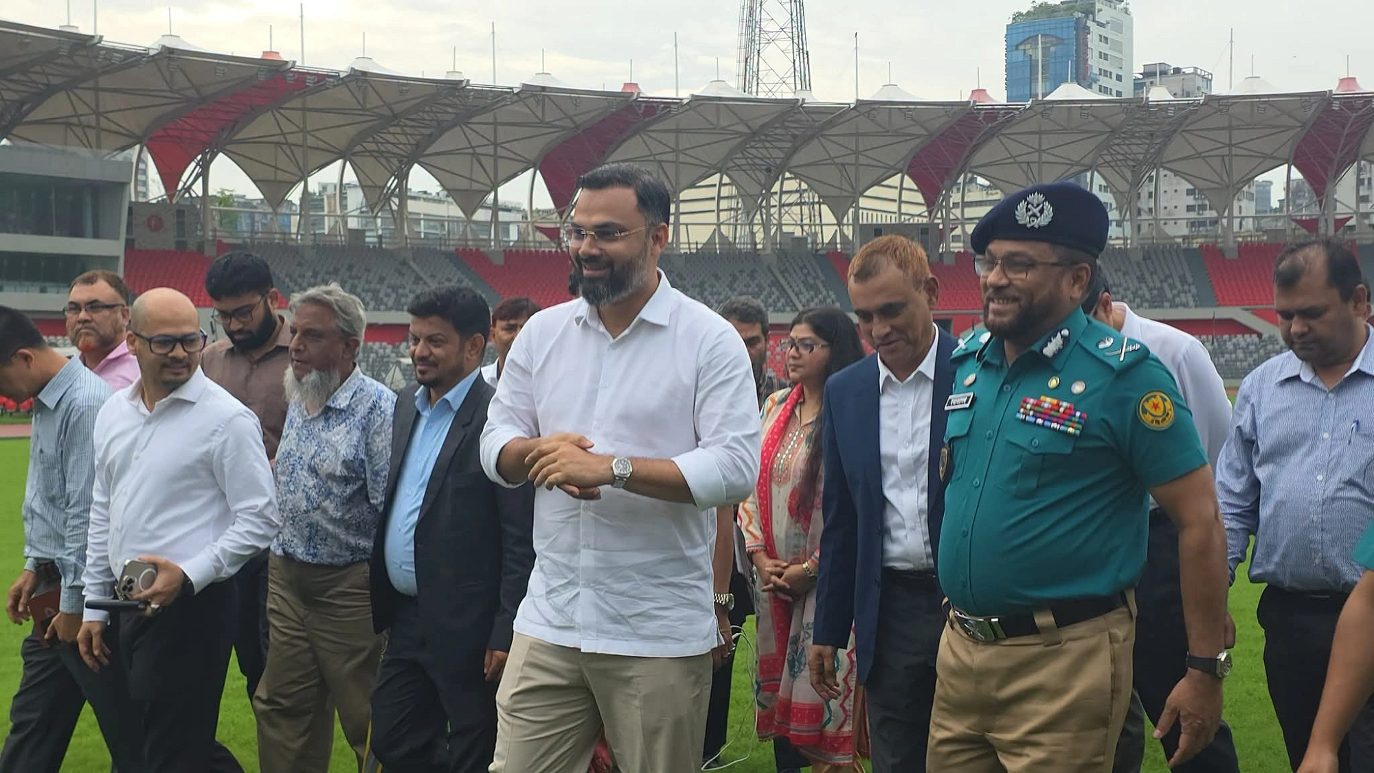 পরিদর্শন শুরুর এই হাসি পরে আর থাকেনি