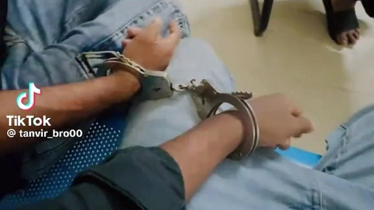 থানায় হাতকড়া পরা আসামির টিকটক, পুলিশের ভূমিকা নিয়ে প্রশ্ন