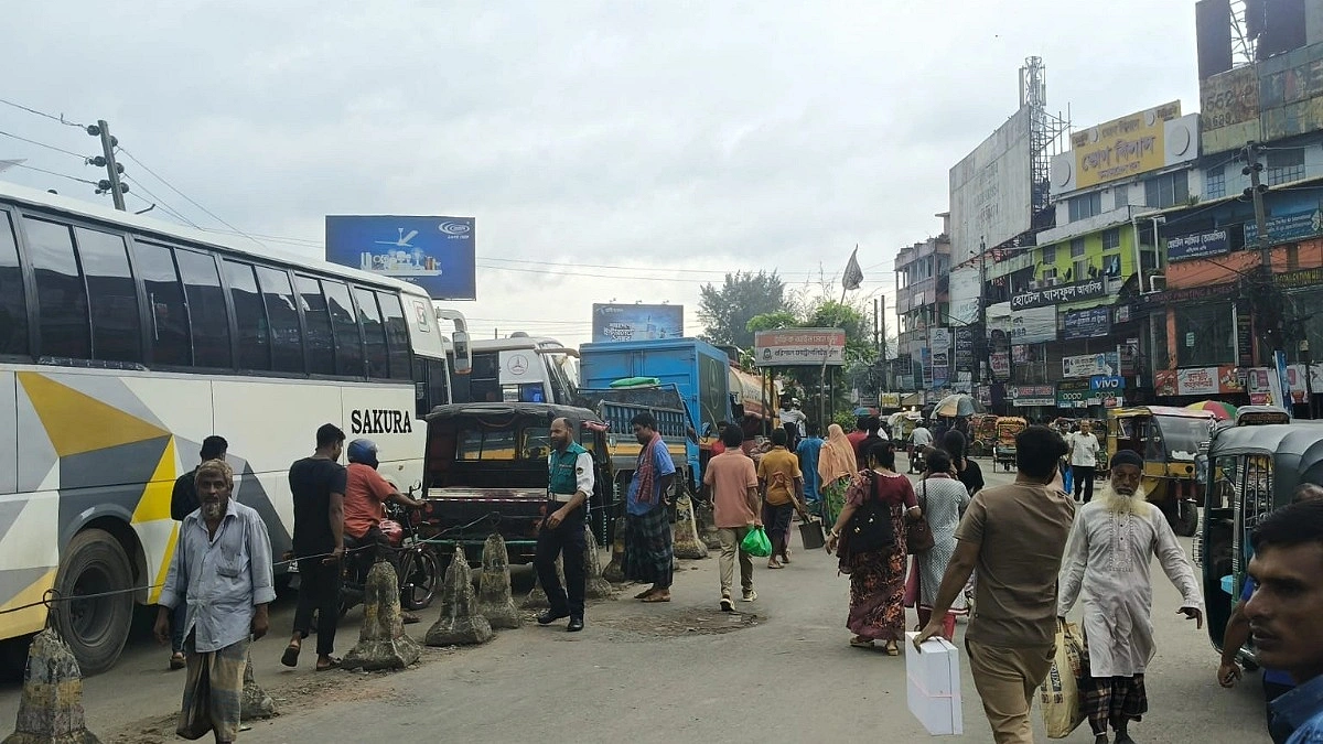 বরিশাল থেকে সব রুটে বাস বন্ধ