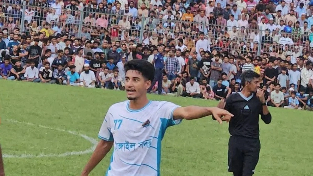ফুটবলারদের খ্যাপ খেলায় খেপেছেন আমিনুল