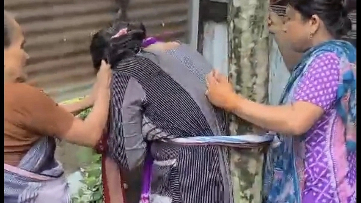 চুরির অভিযোগে তরুণীকে গাছে বেঁধে নির্যাতন