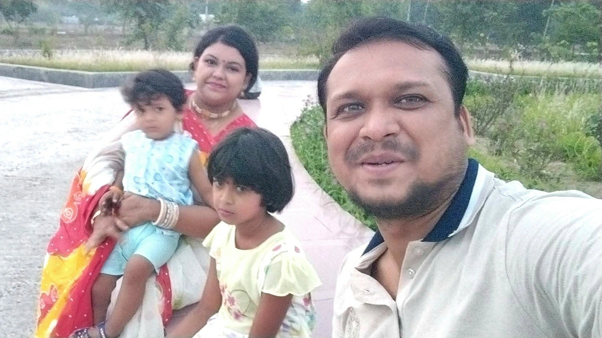 ‘বাবা কোথায় চলে গেলি বাবারে, তুই জিনিস কিনবি বইলে একদিন থাকলি’