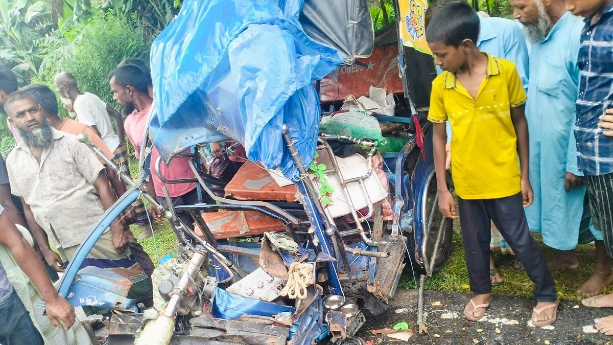 ঠাকুরগাঁওয়ে তিন গাড়ির সংঘর্ষে প্রাণ গেল দুজনের