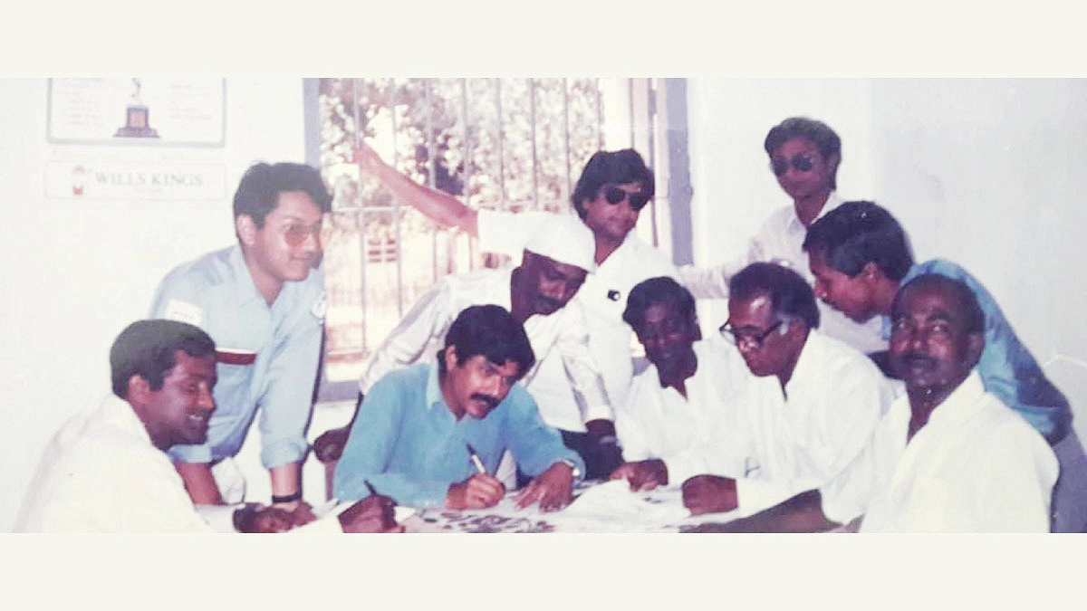 বন্ধুদের স্মৃতিতে