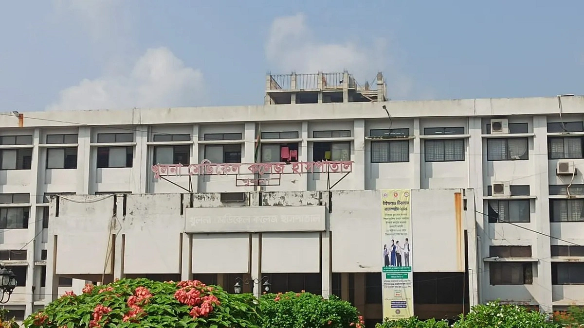 ছেলেকে না পেয়ে বাবাকে লক্ষ্য করে গুলি, বিদ্ধ হলেন মা
