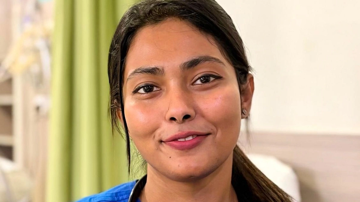নারী থেকে নেতৃত্ব : বেগম খালেদা জিয়া