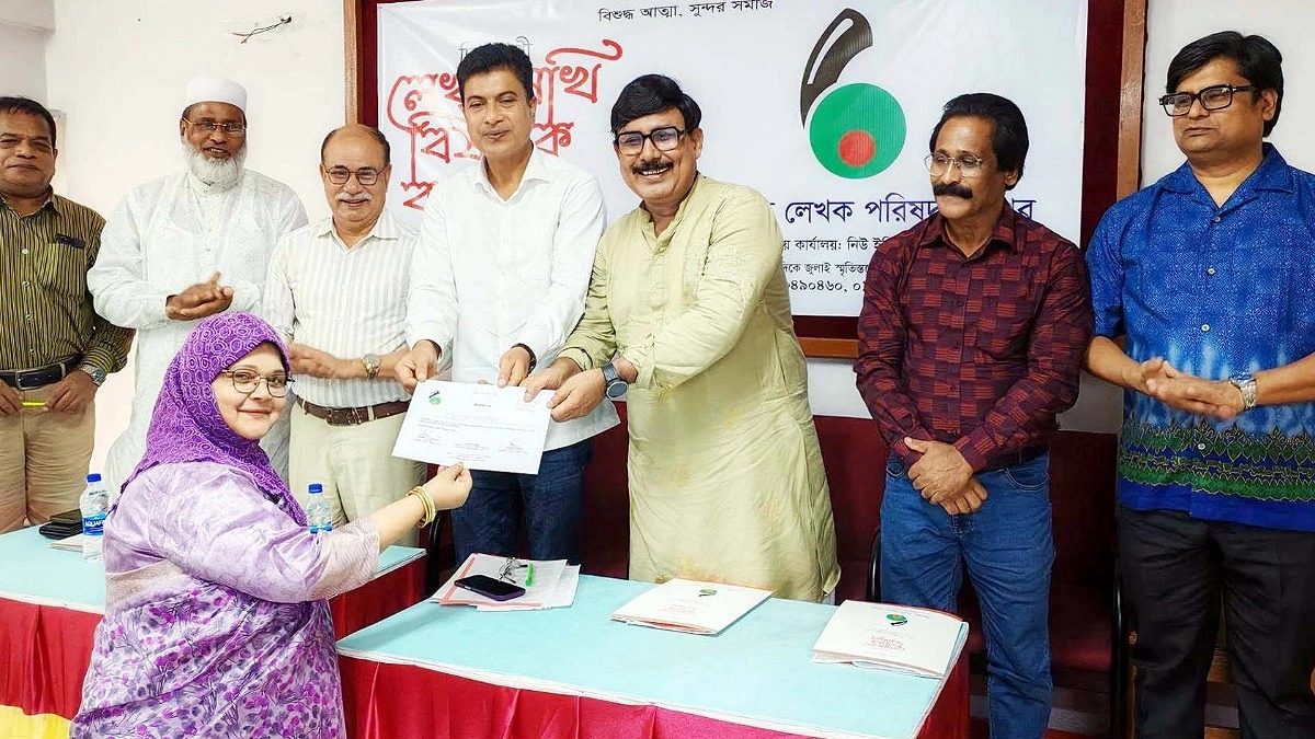সাহিত্যচর্চার নতুন প্রজন্ম গড়ে তুলতে লেখালেখিবিষয়ক কর্মশালা