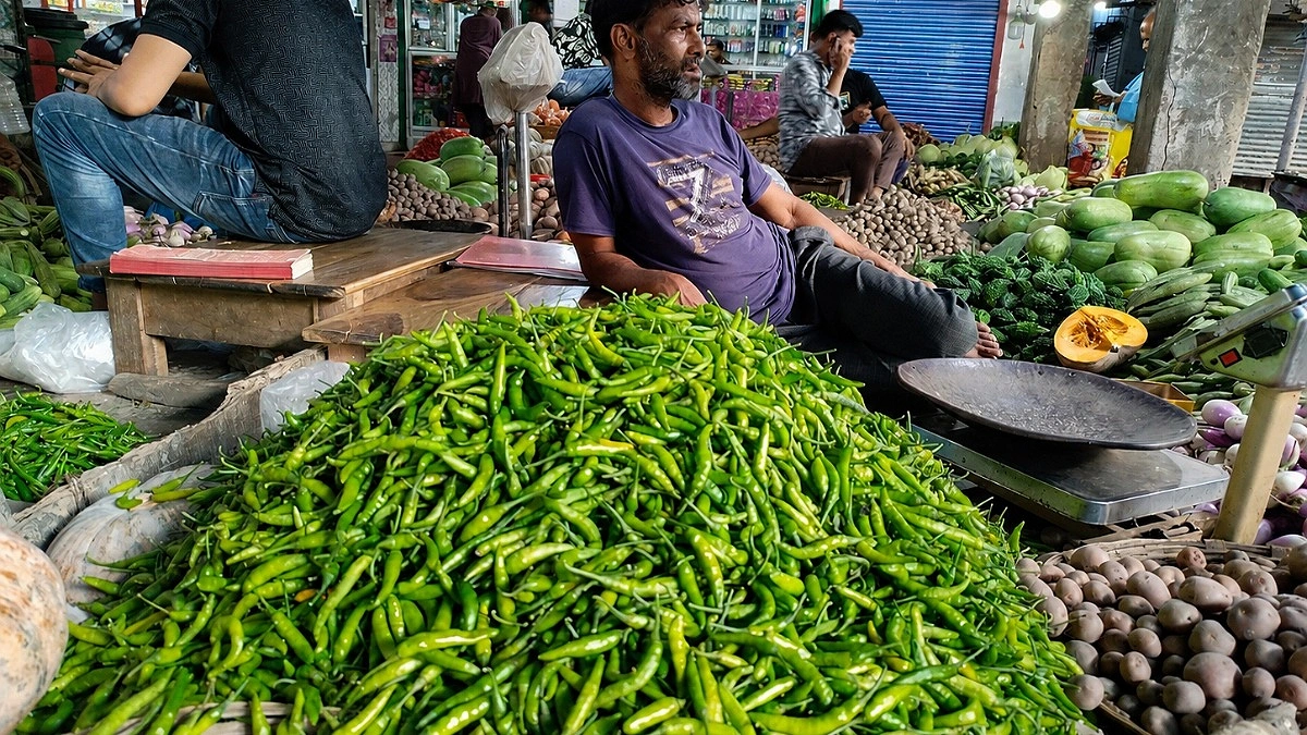 হিলিতে ৪০০ টাকার কাঁচা মরিচ ১২০