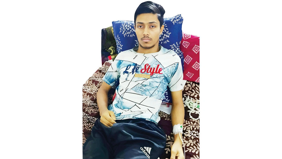 অন্তরের হাতে কলমের বদলে ক্যানসারের রিপোর্ট