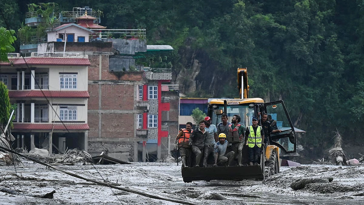 এক কবরেই শত শত অজানা!