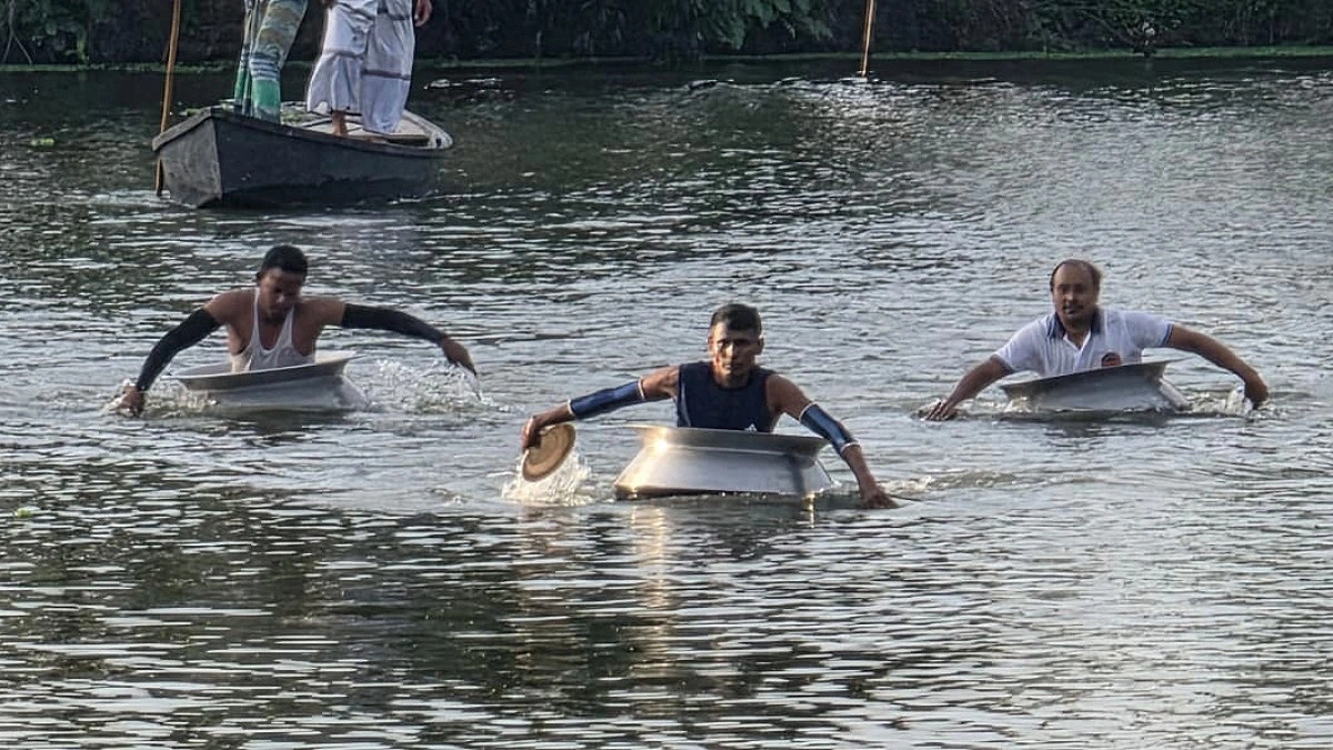 রূপগঞ্জে ঐতিহ্যবাহী পাতিল দৌড় প্রতিযোগিতা