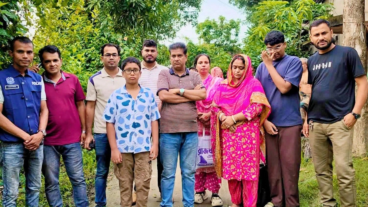 অবশেষে পরিবারসহ চট্টগ্রামে ধরা আত্মগোপনে থাকা সেই স্বর্ণ ব্যবসায়ী