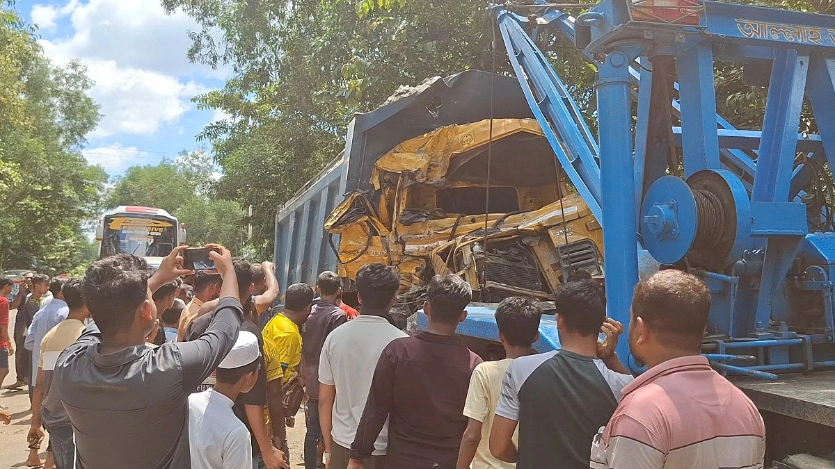 ‘বেপরোয়া’ ডাম্পট্রাকে চাঁদপুরের সড়কে ৩ মাসে ১০ প্রাণহানি
