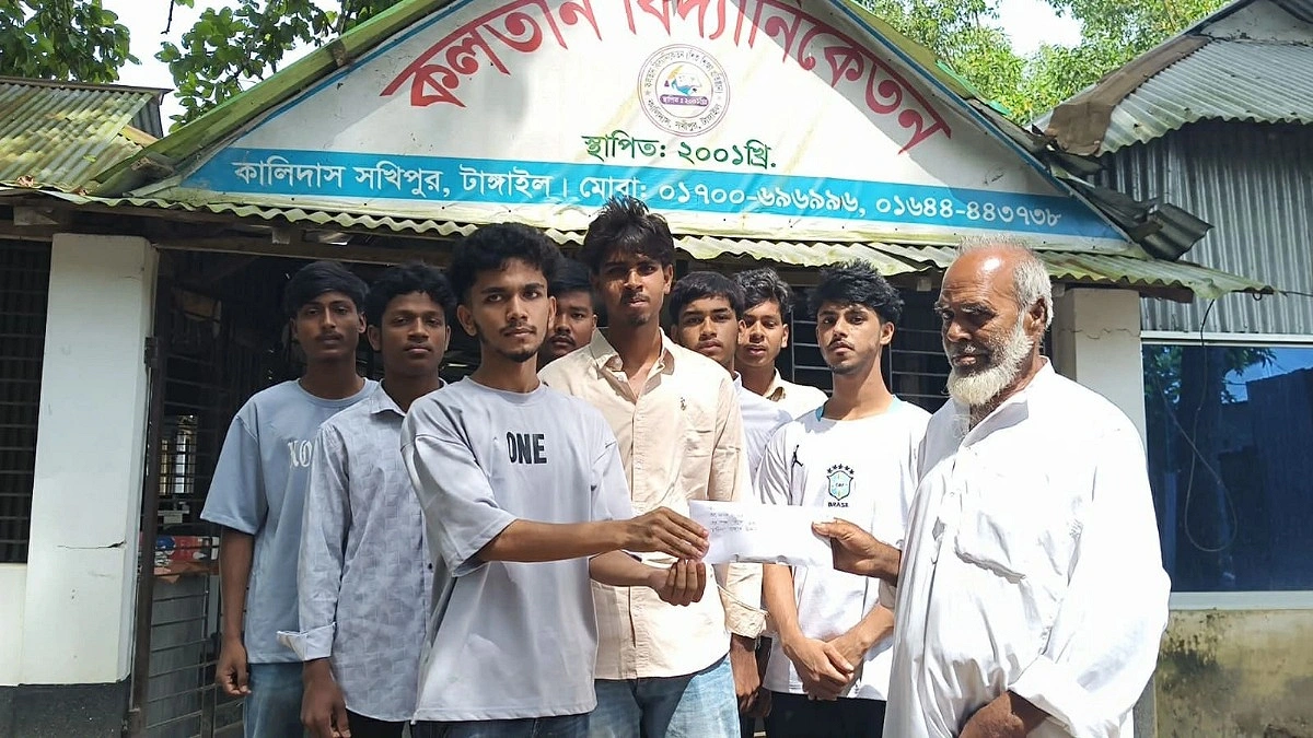 এসএসসি পাসের মিষ্টি না কিনে সহপাঠীর ক্যানসার আক্রান্ত মায়ের পাশে শিক্ষার্থীরা