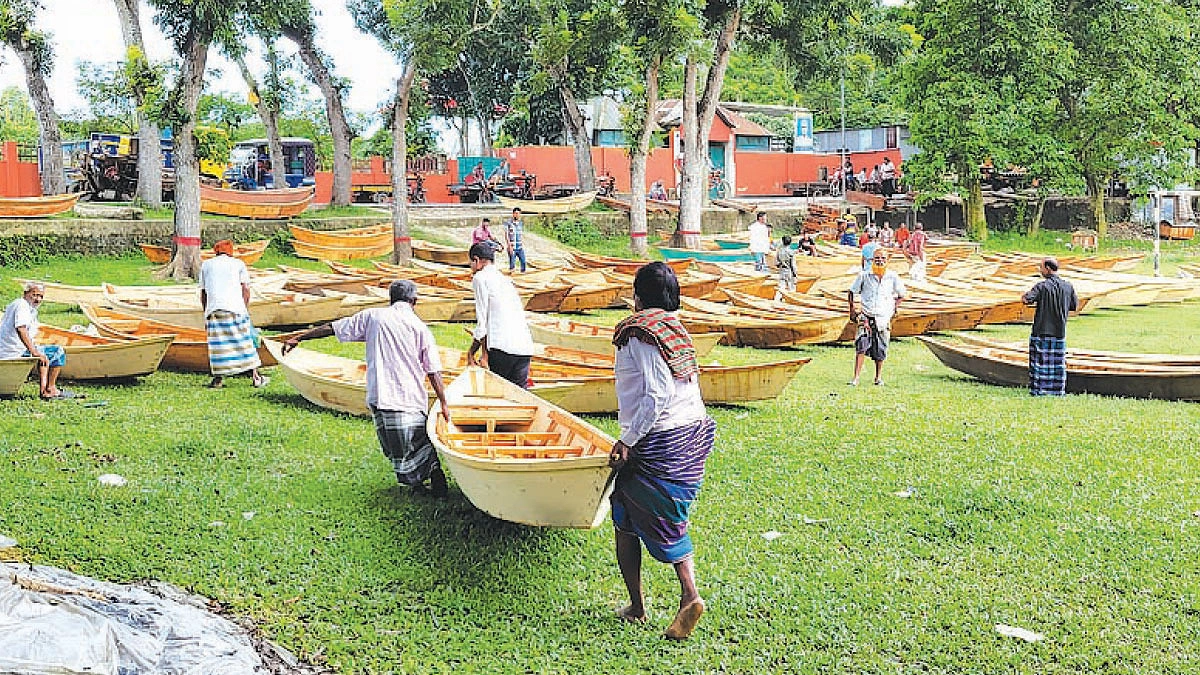হরিরামপুরে শতবর্ষী নৌকার হাট