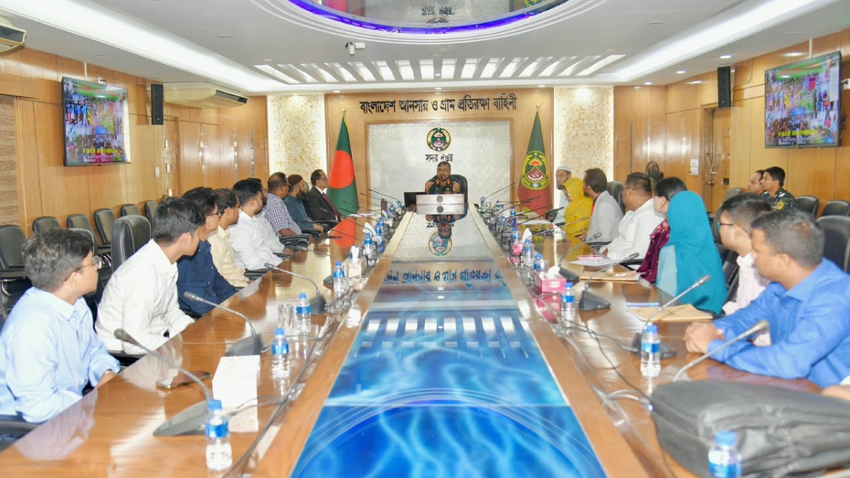 আধুনিক ব্যাংকিংয়ে গুরুত্ব দিতে বললেন আনসার ডিজি