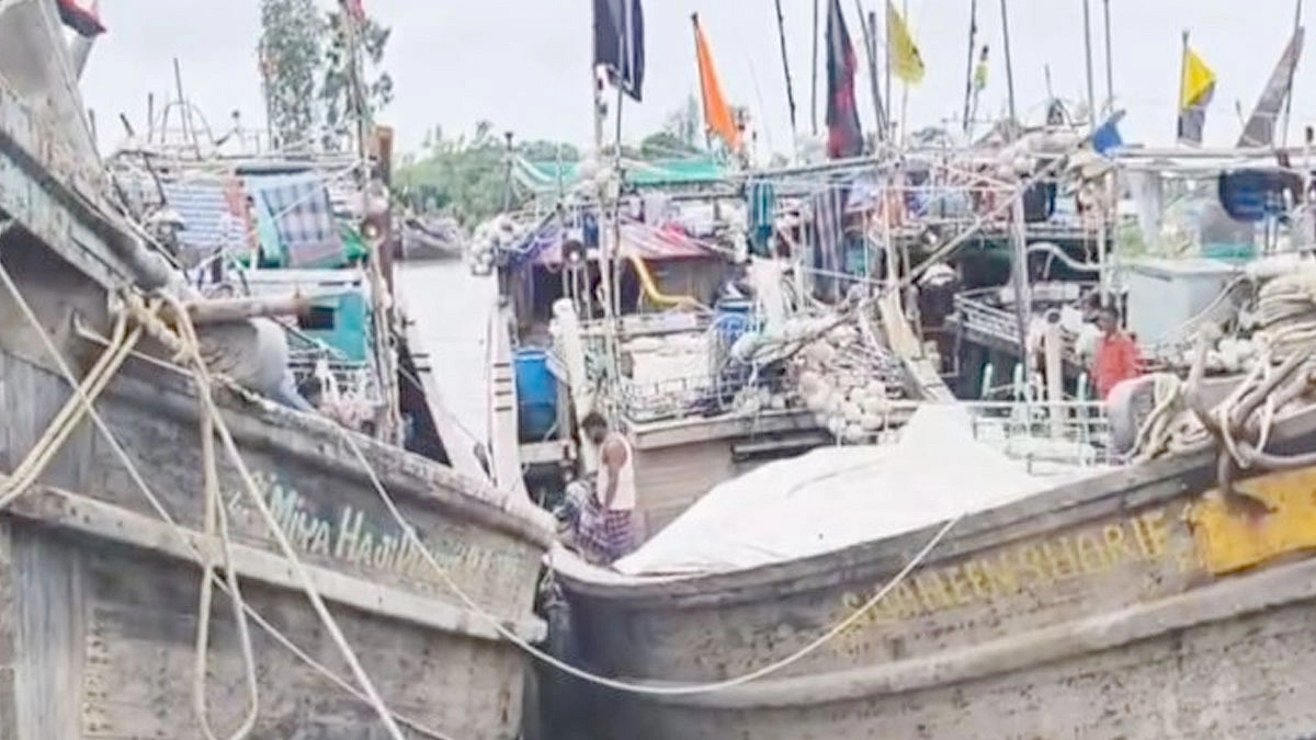 লোডশেডিংয়ে বরফসংকট