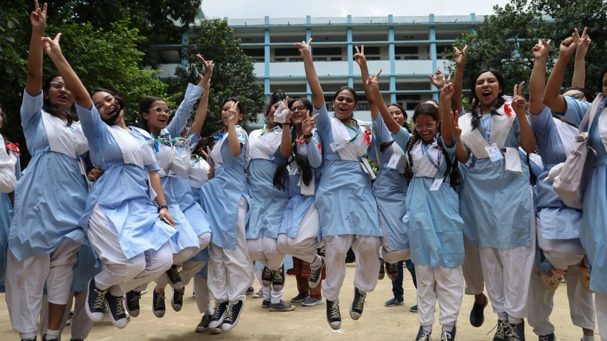 সরকার বদলেই বদলে যায় পরীক্ষার ফল