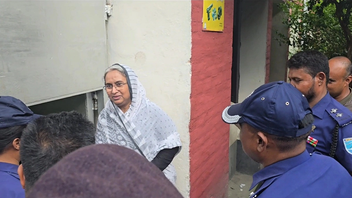 স্বামীকে শেষ বিদায় জানিয়ে ফের মুন্সিগঞ্জ কারাগারে দীপু মনি