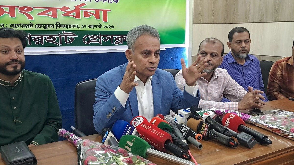 সাংবাদিকদের মাইক্রোস্কোপের চোখে ত্রুটি খুঁজতে বললেন সেতুমন্ত্রী