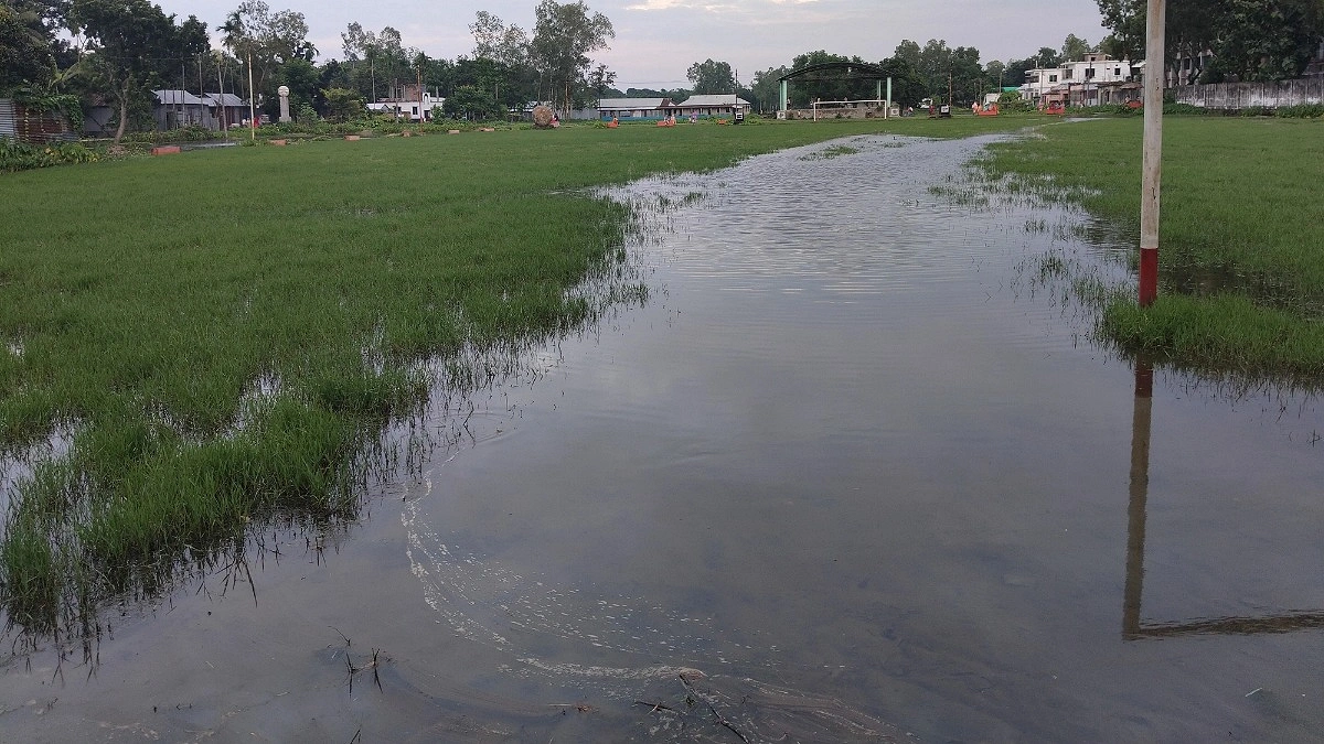 কলেজের মাঠ যেন জলাধার
