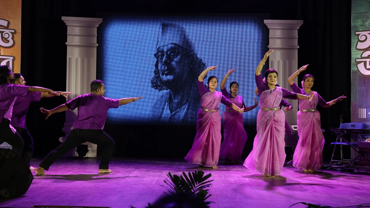 আবৃত্তি উৎসব: কণ্ঠে ধ্বনিত হলো কবিতা ও সময়ের স্পন্দন