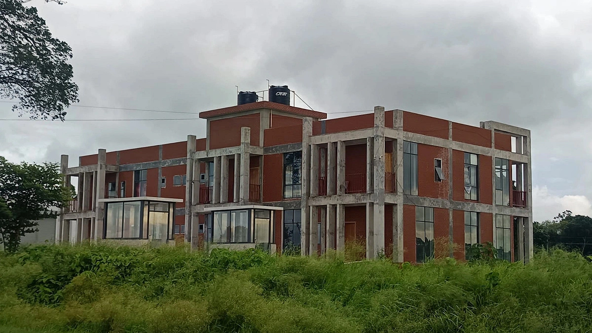 দর্শনায় ৩৬ কোটি টাকার এক্সেল লোড কেন্দ্র নির্মাণ শেষ হয়নি ৫ বছরে