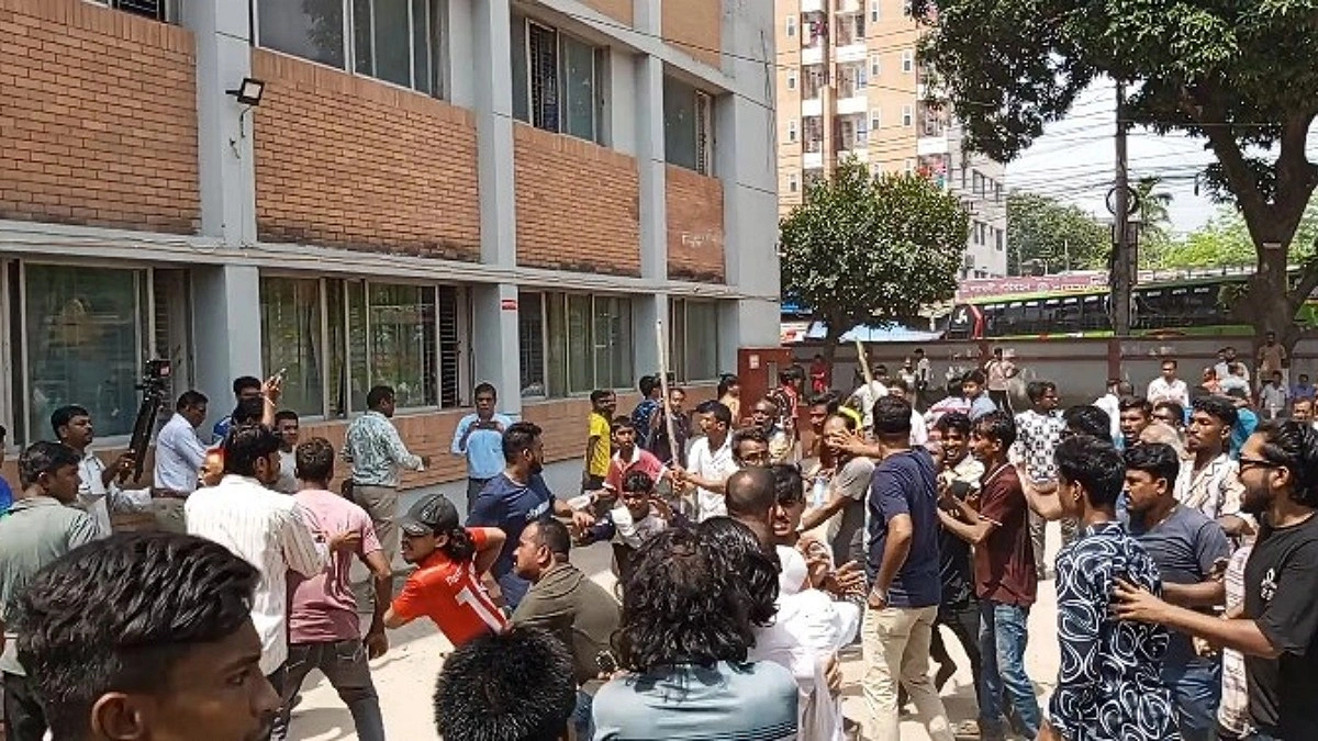 দিনাজপুরে থানা চত্বরে পরিবহন শ্রমিকদের সংঘর্ষ, আহত ১০