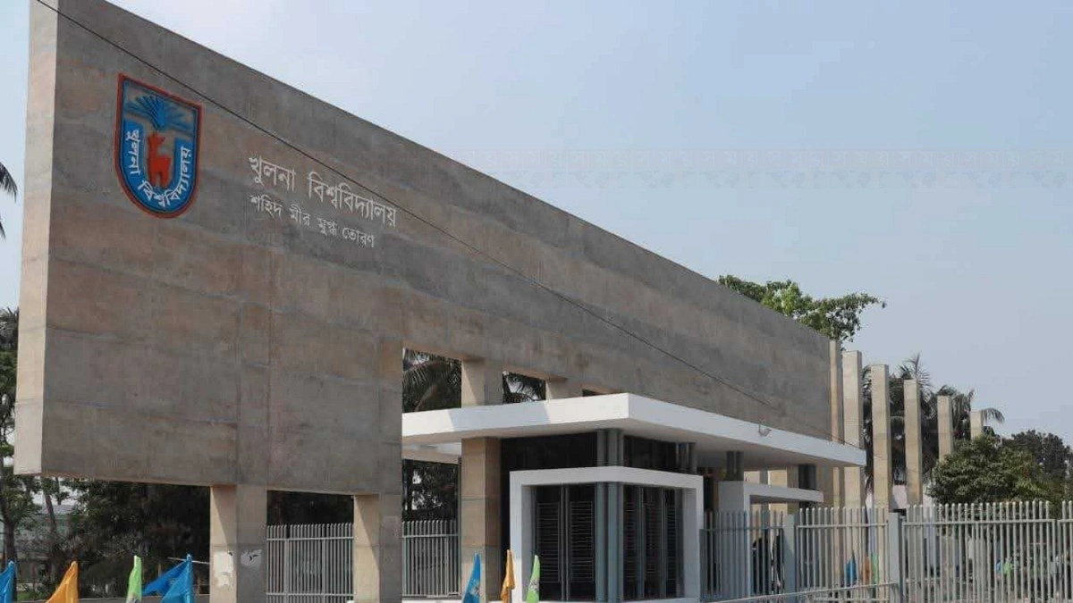 খুবিতে জুলাই গণঅভ্যুত্থান দিবসে পাঁচ হাজার শিক্ষার্থীর গণভোজ