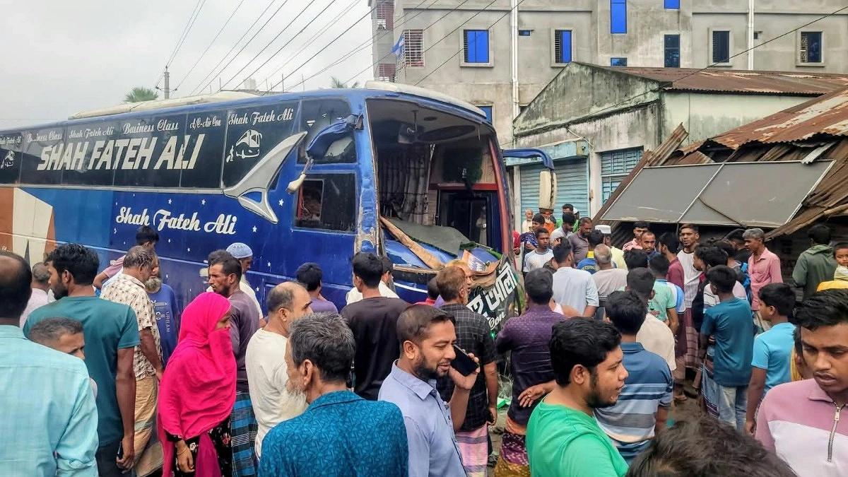 বগুড়ায় বাসচাপায় নিহত ৬