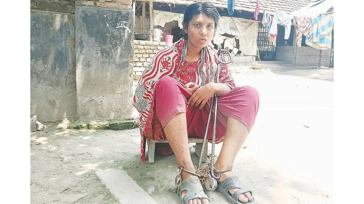 পায়ে বেড়ি চোখে মুক্তির স্বপ্ন