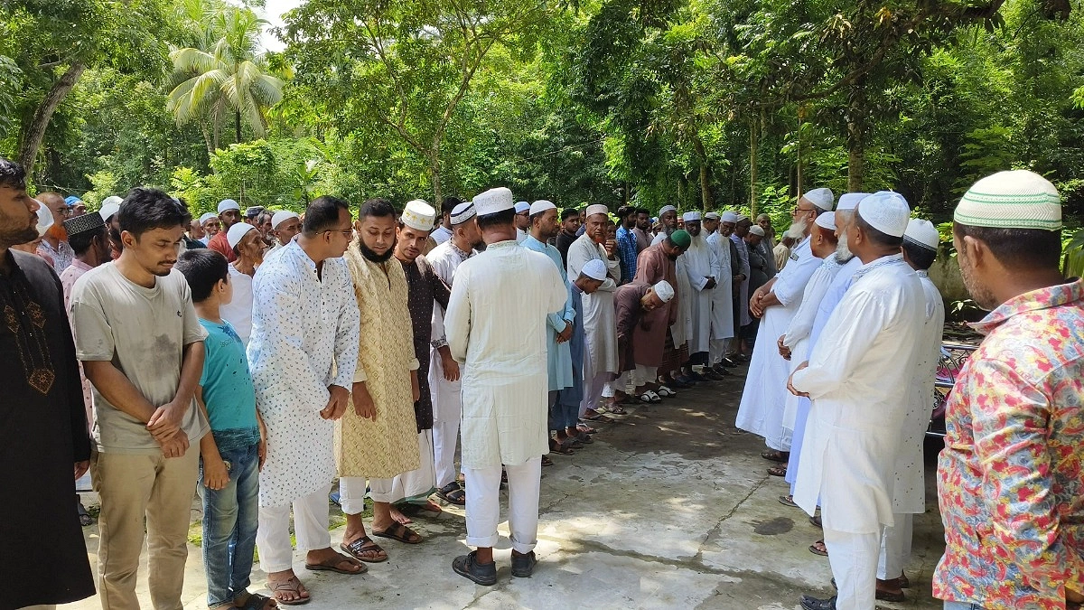 আগামীর সময়ের নড়াইল প্রতিনিধির মায়ের দাফন সম্পন্ন