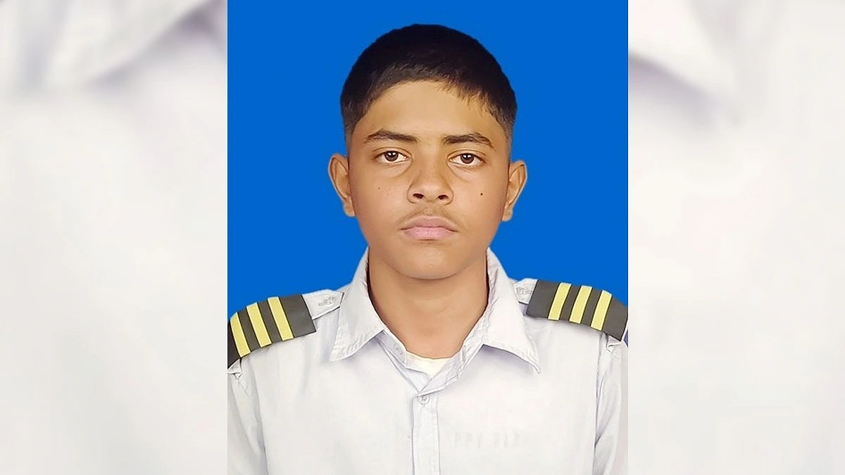 স্কুল থেকে বের হয়ে নিখোঁজ ছাত্র, মিলল রক্তমাখা জামা-জুতা