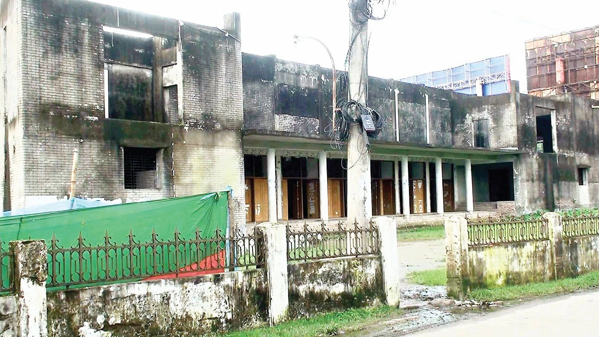 দুই বছরের কাজ শেষ হয়নি আট বছরেও