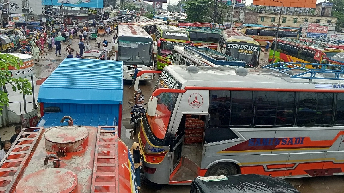 আড়াই ঘণ্টা পর বরিশালে বাস চলাচল স্বাভাবিক