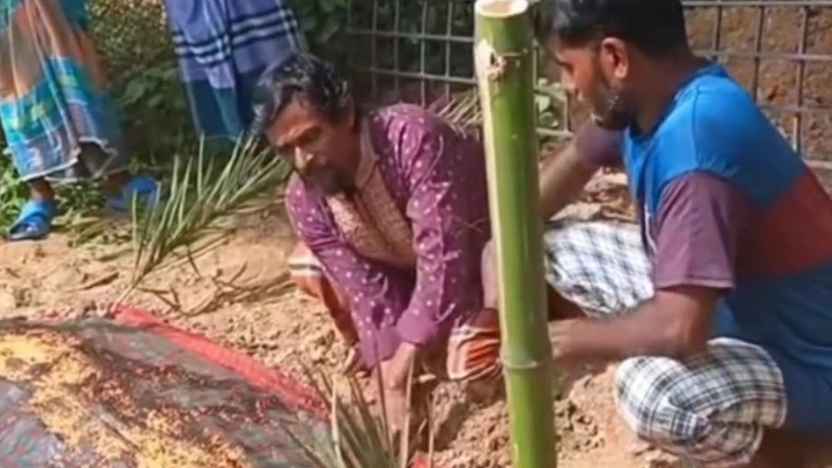 সাপে কাটা মৃত রোগীকে ‘বাঁচাতে’ ওঝার ঝাড়ফুঁক, আলোচনায় ভিডিও