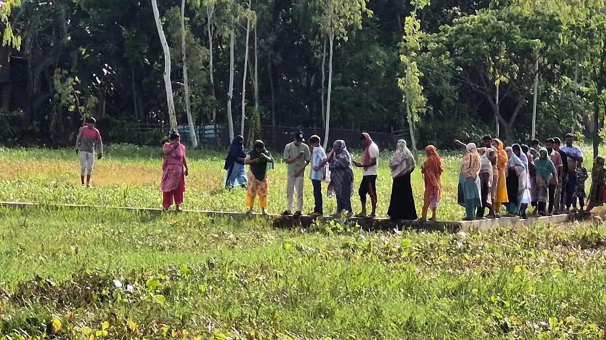 কচুরিপানার মধ্যে লুকানো ছিল বস্তাবন্দি মরদেহ