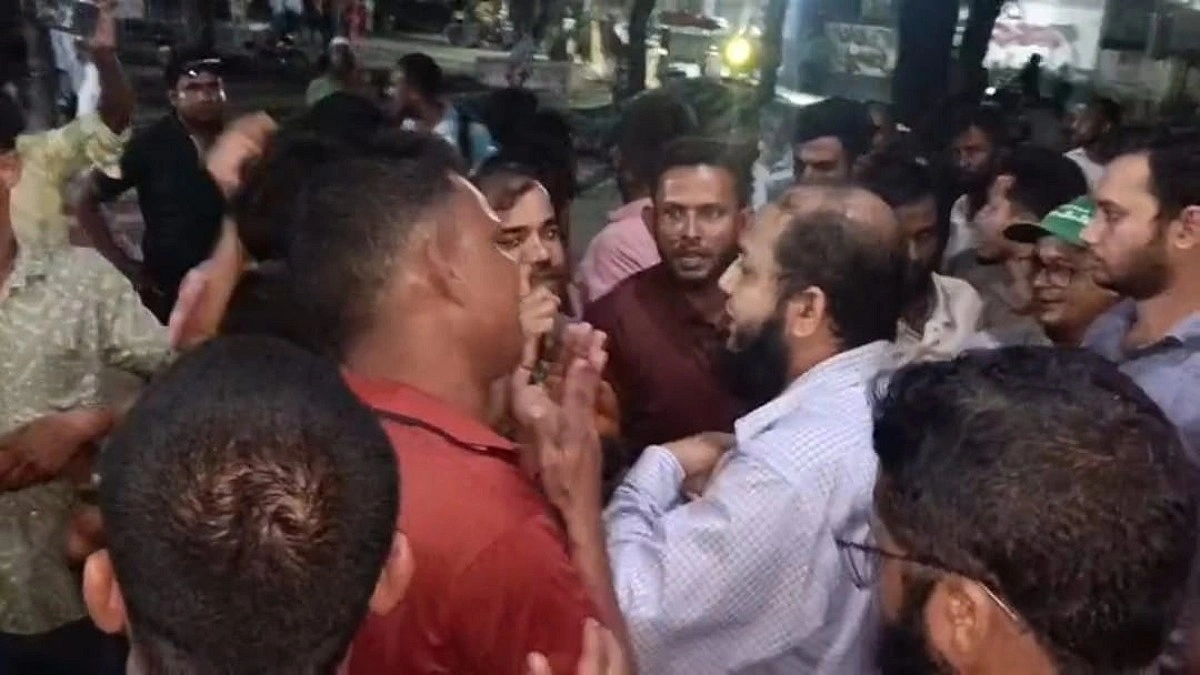 ফ্যামিলি কার্ডের তথ্য সংগ্রহকারী নিয়োগে অনিয়মের অভিযোগ, ইউএনওকে অবরুদ্ধ