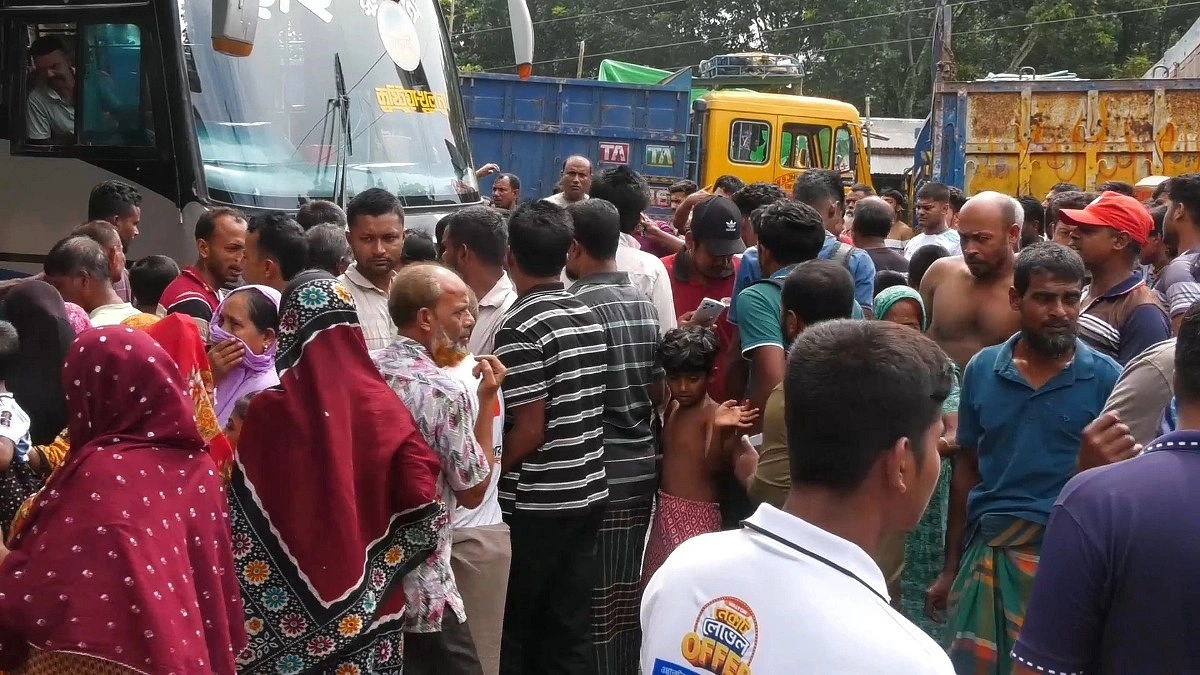 ঝিনাইদহে বাসচাপায় সেনা সদস্যের স্ত্রী নিহত