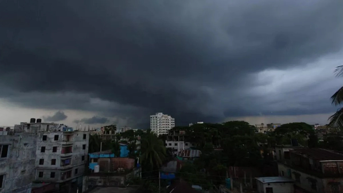 দুপুরের মধ্যে ঢাকায় বজ্রবৃষ্টি, ১০ অঞ্চলে ঝড়ের আভাস